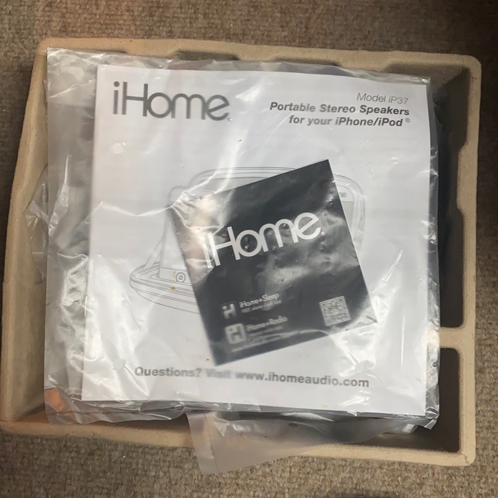 Ihome speaker for iPhone 4 BRAND NEW